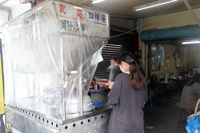 在地人才知道的好滋味！晚來吃不到四神湯必點｜同學筒仔米糕