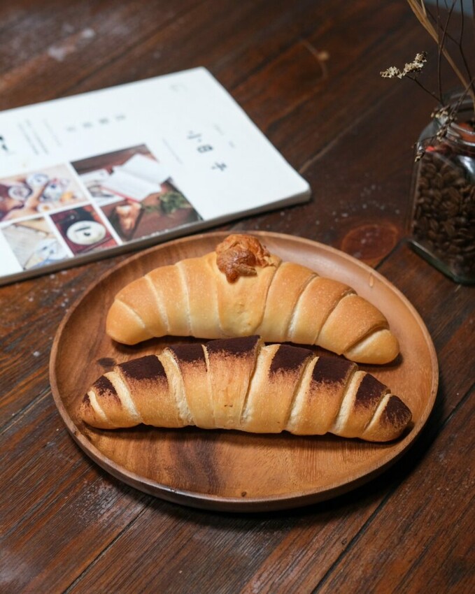 【台中美食】塩之友物｜藏身勤美周邊的銅板價麵包，讓人幸福爆表的胖嘟嘟可頌 ! - 肉依小姐吃什麼