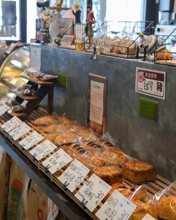 【台中美食】塩之友物｜藏身勤美周邊的銅板價麵包，讓人幸福爆表的胖嘟嘟可頌 ! - 肉依小姐吃什麼