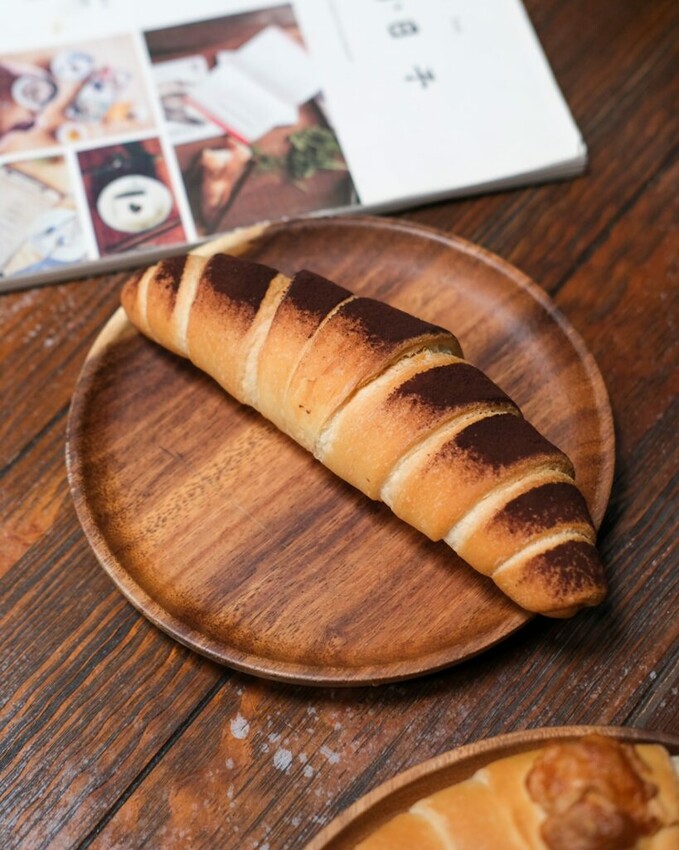 【台中美食】塩之友物｜藏身勤美周邊的銅板價麵包，讓人幸福爆表的胖嘟嘟可頌 ! - 肉依小姐吃什麼