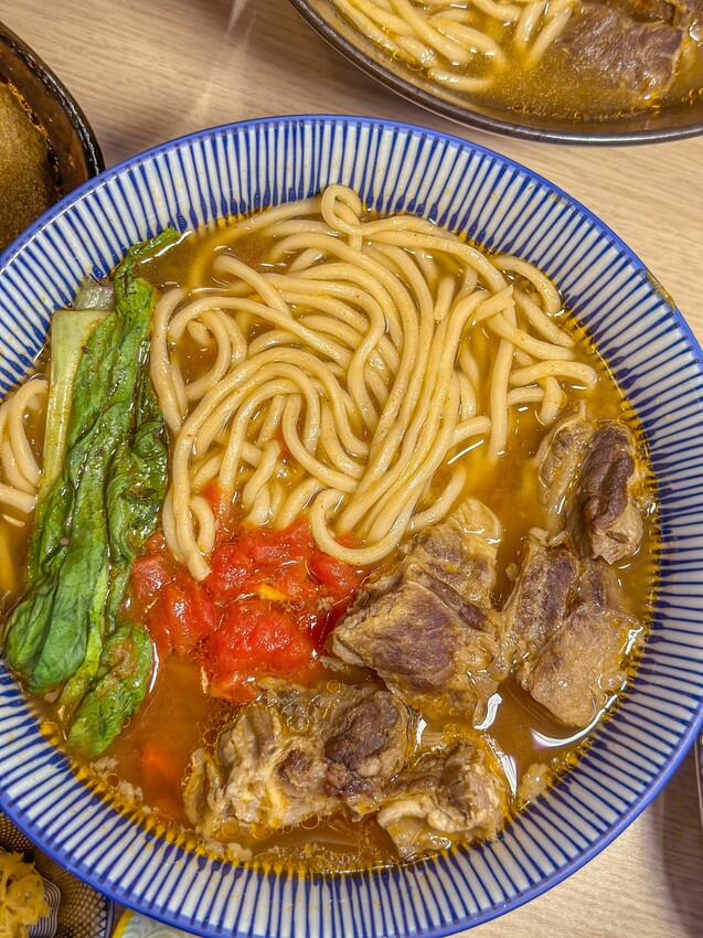 台中小吃推薦!開到晚上11點的牛肉麵居然4cm厚!還有必吃番