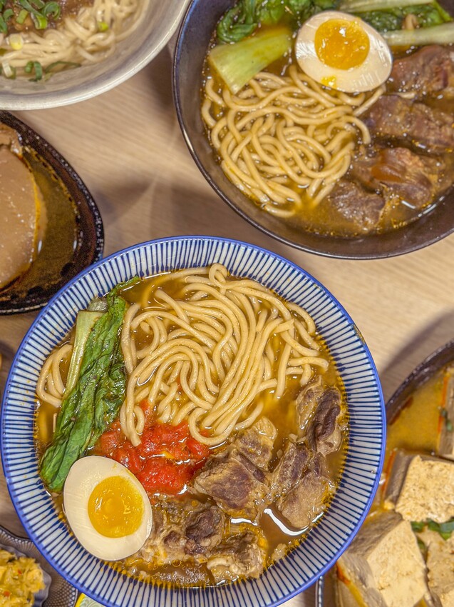 台中小吃推薦！開到晚上11點的牛肉麵居然4cm厚！還有必吃番