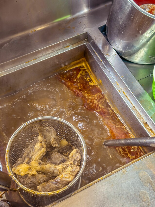 台中小吃推薦！開到晚上11點的牛肉麵居然4cm厚！還有必吃番