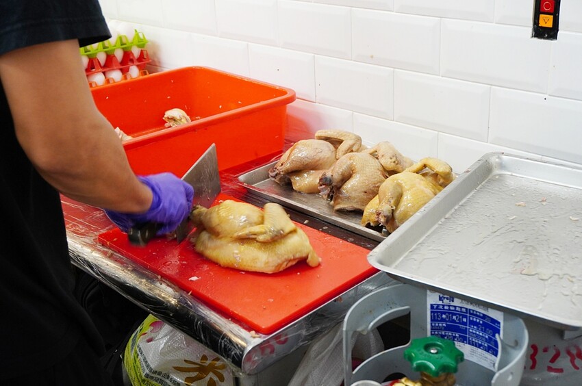 富春雞肉 隱藏在巷弄內最有古早味的雞肉飯