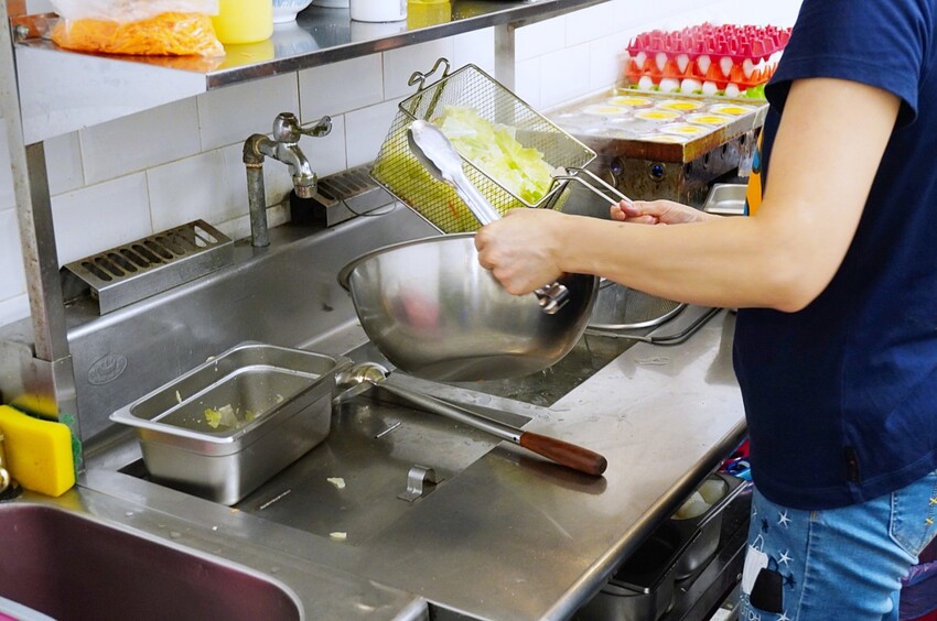 富春雞肉 隱藏在巷弄內最有古早味的雞肉飯