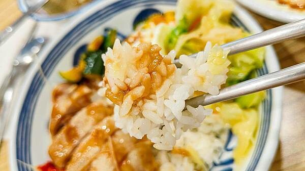 【台北美食】富春雞肉|比名店還要厲害的好吃雞肉飯!真的是爆強的啦~!