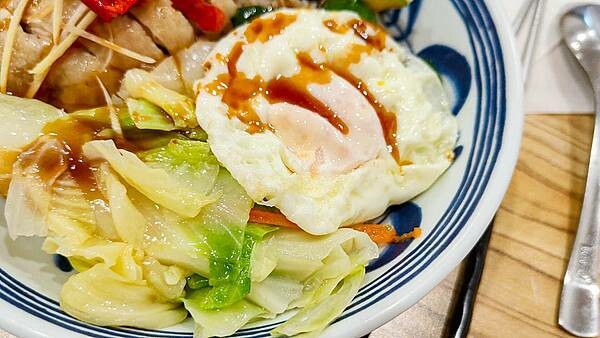 【台北美食】富春雞肉|比名店還要厲害的好吃雞肉飯!真的是爆強的啦~!