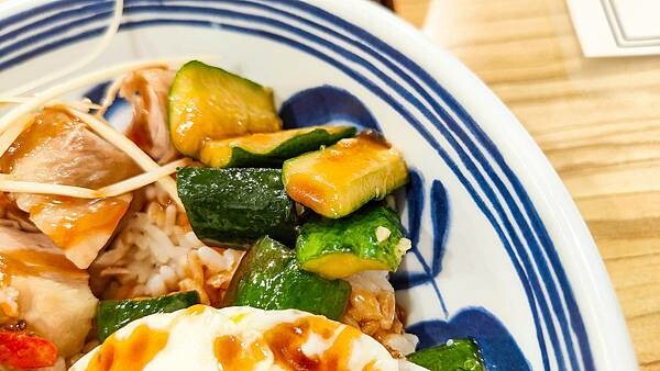 【台北美食】富春雞肉|比名店還要厲害的好吃雞肉飯!真的是爆強的啦~!