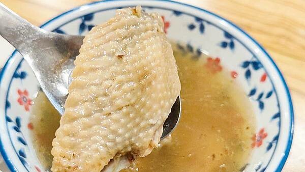 【台北美食】富春雞肉|比名店還要厲害的好吃雞肉飯!真的是爆強的啦~!