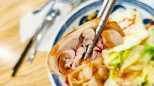 【台北美食】富春雞肉|比名店還要厲害的好吃雞肉飯!真的是爆強的啦~!