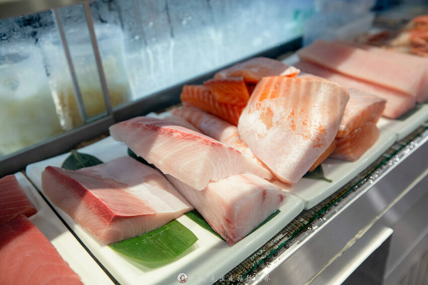 菜市場隱藏版美食,專賣生魚片及海鮮丼,還能吃得到各式各樣的螃蟹|布雷克出走旅行視界