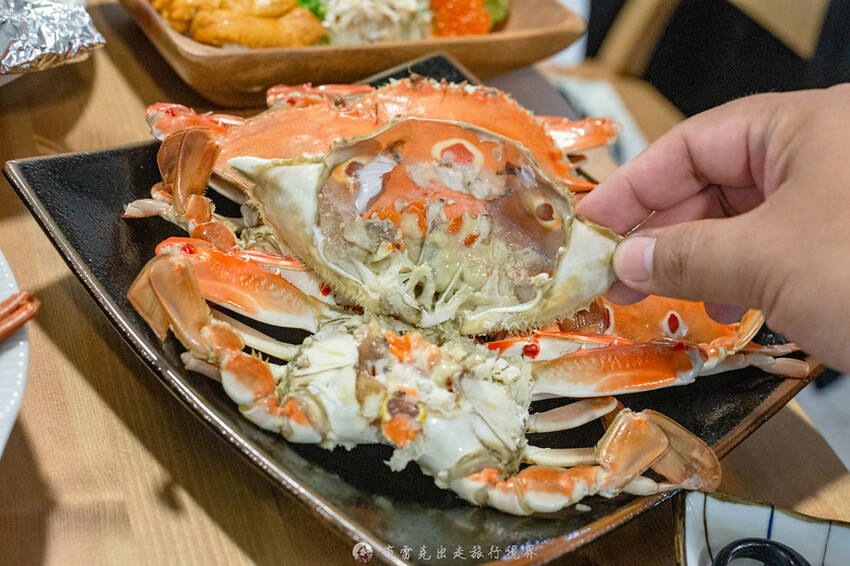 菜市場隱藏版美食,專賣生魚片及海鮮丼,還能吃得到各式各樣的螃蟹|布雷克出走旅行視界
