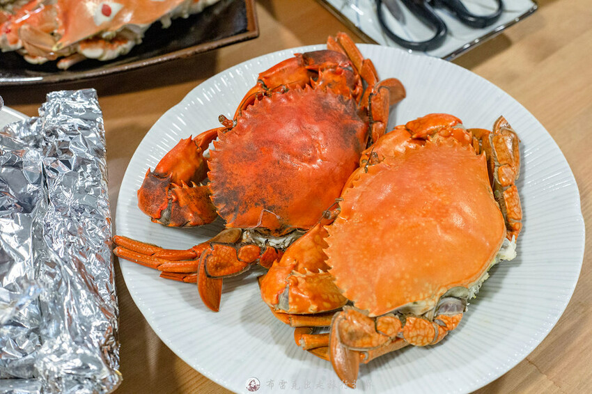 菜市場隱藏版美食,專賣生魚片及海鮮丼,還能吃得到各式各樣的螃蟹|布雷克出走旅行視界