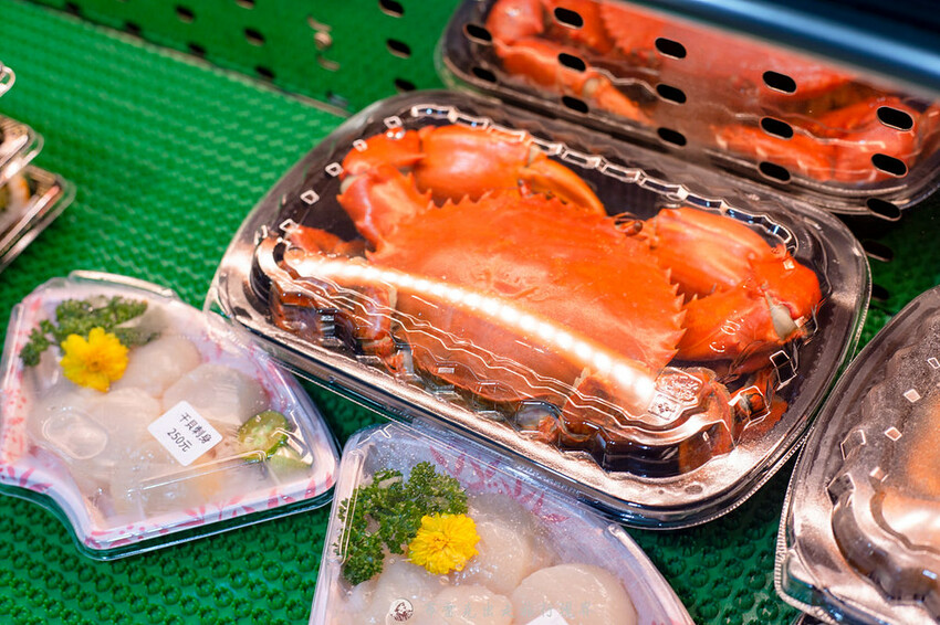 菜市場隱藏版美食,專賣生魚片及海鮮丼,還能吃得到各式各樣的螃蟹|布雷克出走旅行視界