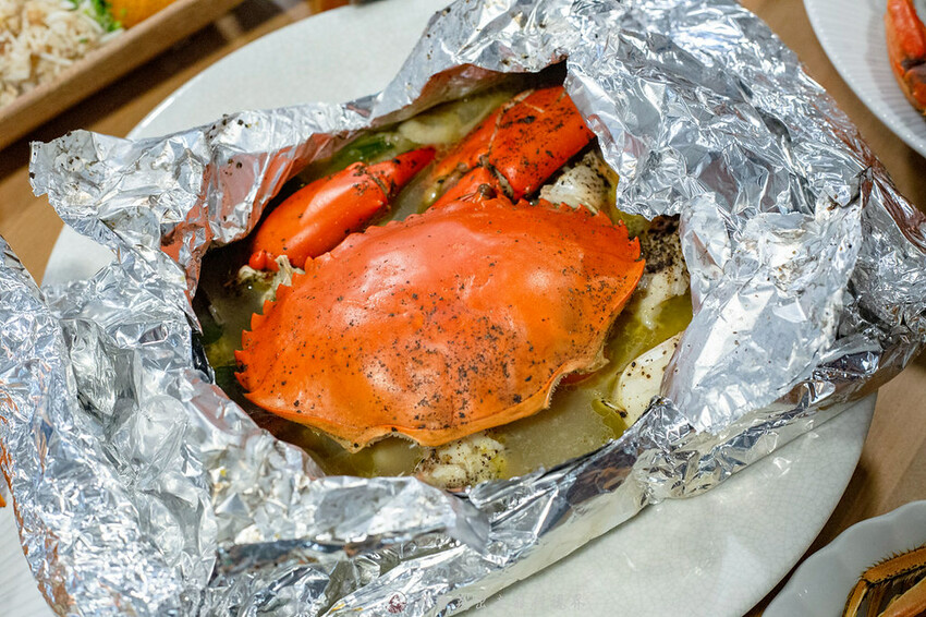 菜市場隱藏版美食,專賣生魚片及海鮮丼,還能吃得到各式各樣的螃蟹|布雷克出走旅行視界