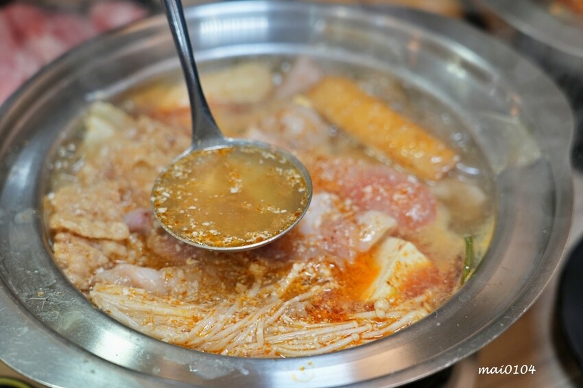 桃園市中壢區中壢小火鍋推薦|逸小鍋鍋の物~單人獨享鴛鴦鍋、素食鍋物、自助吧七種麵食、冷熱飲、冰淇淋、霜淇淋、壽喜