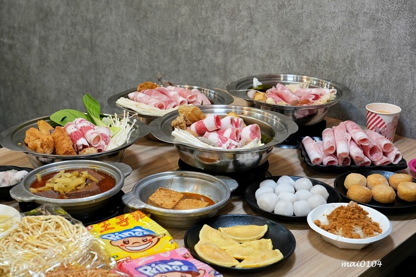 桃園市中壢區中壢小火鍋推薦|逸小鍋鍋の物~單人獨享鴛鴦鍋、素食鍋物、自助吧七種麵食、冷熱飲、冰淇淋、霜淇淋、壽喜