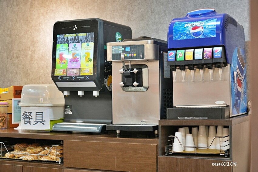 桃園市中壢區中壢小火鍋推薦|逸小鍋鍋の物~單人獨享鴛鴦鍋、素食鍋物、自助吧七種麵食、冷熱飲、冰淇淋、霜淇淋、壽喜