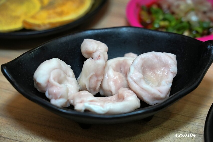 桃園市中壢區中壢小火鍋推薦|逸小鍋鍋の物~單人獨享鴛鴦鍋、素食鍋物、自助吧七種麵食、冷熱飲、冰淇淋、霜淇淋、壽喜