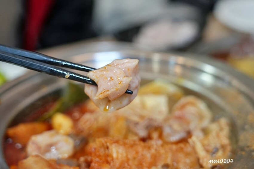 桃園市中壢區中壢小火鍋推薦|逸小鍋鍋の物~單人獨享鴛鴦鍋、素食鍋物、自助吧七種麵食、冷熱飲、冰淇淋、霜淇淋、壽喜