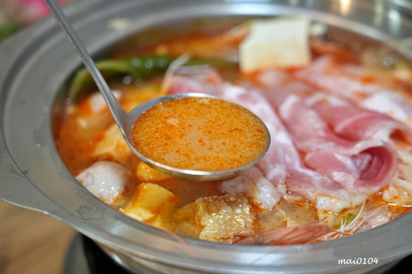 桃園市中壢區中壢小火鍋推薦|逸小鍋鍋の物~單人獨享鴛鴦鍋、素食鍋物、自助吧七種麵食、冷熱飲、冰淇淋、霜淇淋、壽喜