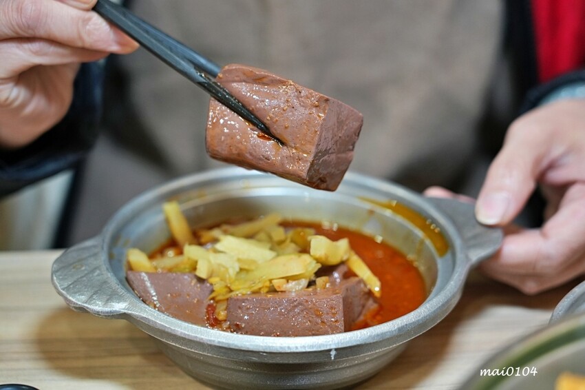 桃園市中壢區中壢小火鍋推薦|逸小鍋鍋の物~單人獨享鴛鴦鍋、素食鍋物、自助吧七種麵食、冷熱飲、冰淇淋、霜淇淋、壽喜