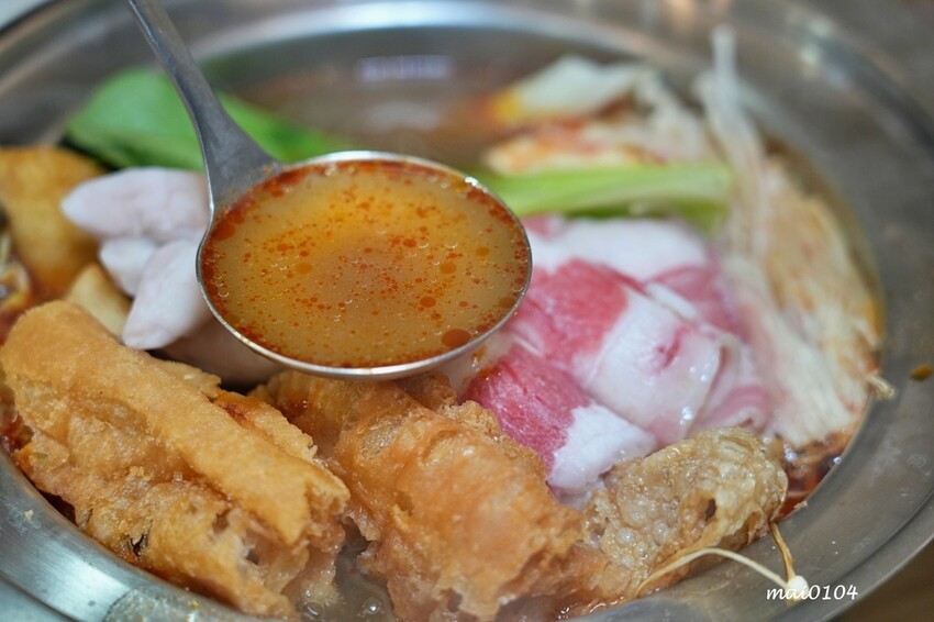 桃園市中壢區中壢小火鍋推薦|逸小鍋鍋の物~單人獨享鴛鴦鍋、素食鍋物、自助吧七種麵食、冷熱飲、冰淇淋、霜淇淋、壽喜