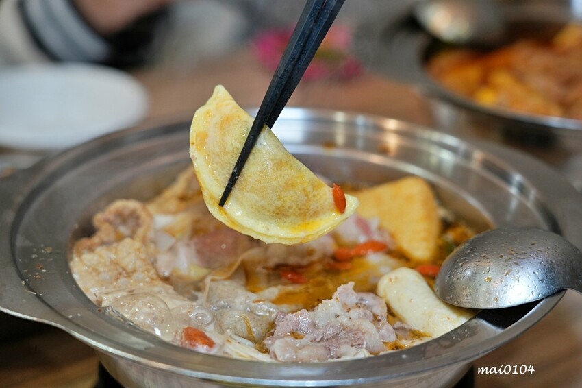 桃園市中壢區中壢小火鍋推薦|逸小鍋鍋の物~單人獨享鴛鴦鍋、素食鍋物、自助吧七種麵食、冷熱飲、冰淇淋、霜淇淋、壽喜