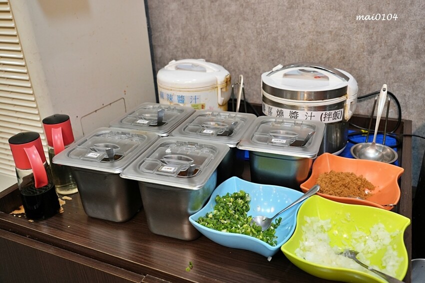 桃園市中壢區中壢小火鍋推薦|逸小鍋鍋の物~單人獨享鴛鴦鍋、素食鍋物、自助吧七種麵食、冷熱飲、冰淇淋、霜淇淋、壽喜