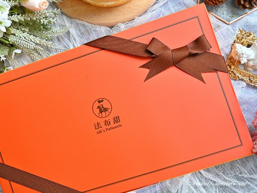 法布甜｜台中厲害伴手禮推薦！伴手禮界的愛馬仕馬卡龍鳳梨酥，還有夏日必嘗美肌檸檬蛋糕、玫瑰檸檬塔，讓人一吃就愛上！
