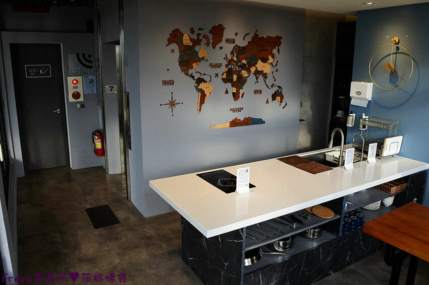 嘉義住宿【OINN文化輕旅】工業紅磚風格雙人套房.早餐票券自選商家超貼心│專屬樓層背包客房│文化路夜市│嘉義青旅│嘉義飯店│嘉義住宿 - Fresa芙芮莎♥莎旅憶食