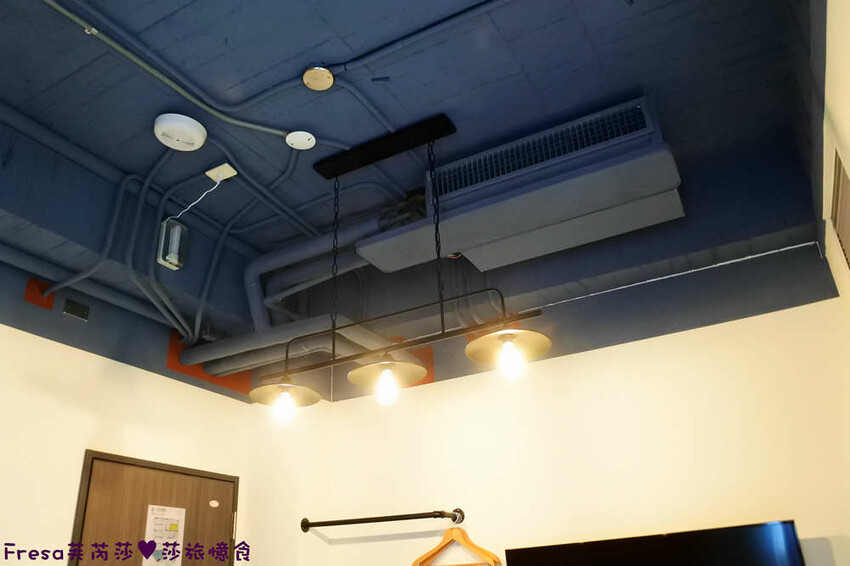 嘉義住宿【OINN文化輕旅】工業紅磚風格雙人套房.早餐票券自選商家超貼心│專屬樓層背包客房│文化路夜市│嘉義青旅│嘉義飯店│嘉義住宿 - Fresa芙芮莎♥莎旅憶食