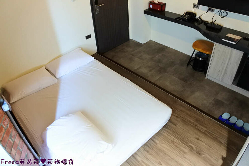 嘉義住宿【OINN文化輕旅】工業紅磚風格雙人套房.早餐票券自選商家超貼心│專屬樓層背包客房│文化路夜市│嘉義青旅│嘉義飯店│嘉義住宿 - Fresa芙芮莎♥莎旅憶食