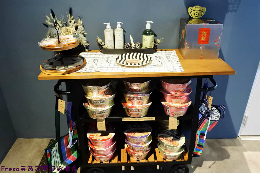 嘉義住宿【OINN文化輕旅】工業紅磚風格雙人套房.早餐票券自選商家超貼心│專屬樓層背包客房│文化路夜市│嘉義青旅│嘉義飯店│嘉義住宿 - Fresa芙芮莎♥莎旅憶食