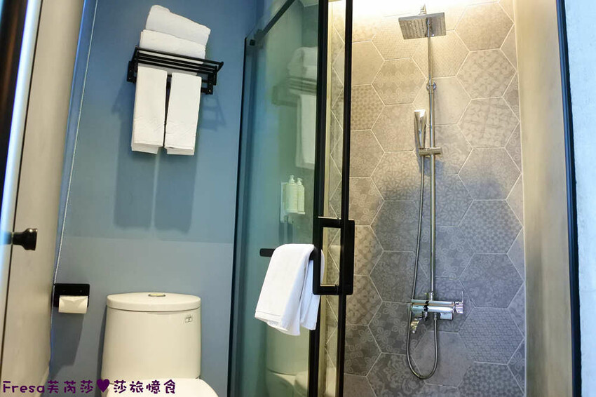 嘉義住宿【OINN文化輕旅】工業紅磚風格雙人套房.早餐票券自選商家超貼心│專屬樓層背包客房│文化路夜市│嘉義青旅│嘉義飯店│嘉義住宿 - Fresa芙芮莎♥莎旅憶食