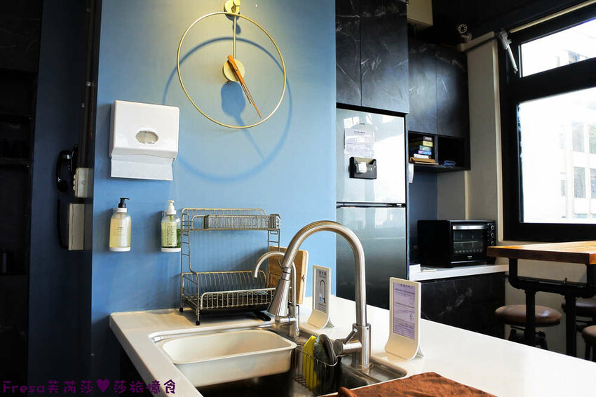 嘉義住宿【OINN文化輕旅】工業紅磚風格雙人套房.早餐票券自選商家超貼心│專屬樓層背包客房│文化路夜市│嘉義青旅│嘉義飯店│嘉義住宿 - Fresa芙芮莎♥莎旅憶食