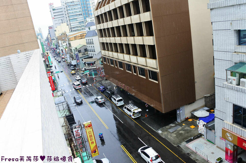 嘉義住宿【OINN文化輕旅】工業紅磚風格雙人套房.早餐票券自選商家超貼心│專屬樓層背包客房│文化路夜市│嘉義青旅│嘉義飯店│嘉義住宿 - Fresa芙芮莎♥莎旅憶食