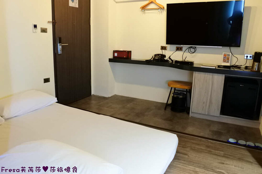 嘉義住宿【OINN文化輕旅】工業紅磚風格雙人套房.早餐票券自選商家超貼心│專屬樓層背包客房│文化路夜市│嘉義青旅│嘉義飯店│嘉義住宿 - Fresa芙芮莎♥莎旅憶食