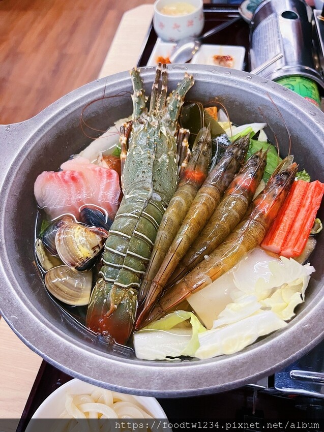 台北市中正區[台北日式]中正區北車站「和民手作廚房 微風北車店」意外發現的超划算定食/白飯湯品超好吃冰淇淋無限吃飽飽