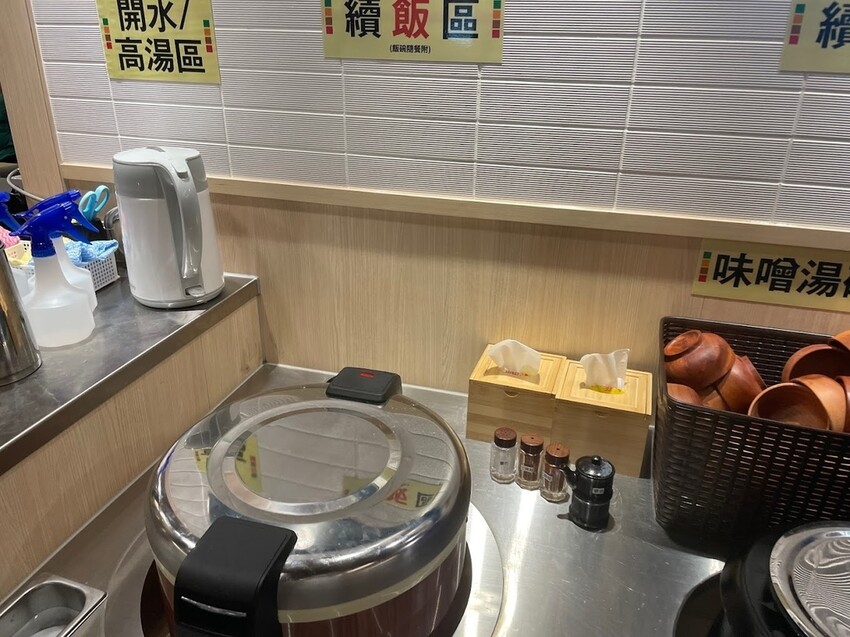 台北市中正區[台北日式]中正區北車站「和民手作廚房 微風北車店」意外發現的超划算定食/白飯湯品超好吃冰淇淋無限吃飽飽