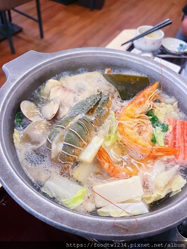 台北市中正區[台北日式]中正區北車站「和民手作廚房 微風北車店」意外發現的超划算定食/白飯湯品超好吃冰淇淋無限吃飽飽