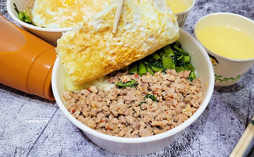 台中平價南洋料理｜老陳海南雞打拋豬專賣，內用、外帶、uber eats外送通通都ok！！