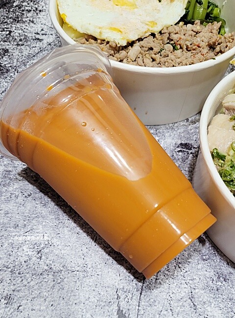 台中平價南洋料理｜老陳海南雞打拋豬專賣，內用、外帶、uber eats外送通通都ok！！