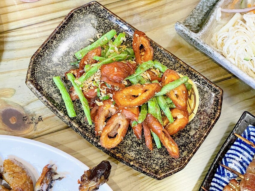 豪客居酒屋，宵夜能吃得到古早味窯烤雞的居酒屋，炭火柴燒串燒、燒烤、炸物，獨家分子冰淇淋 - Cyndi loves享食天堂