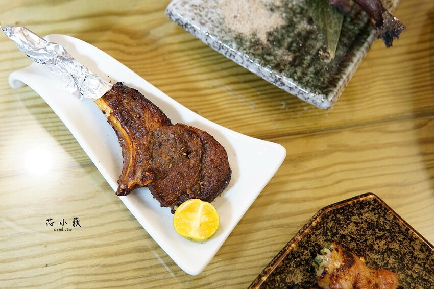 豪客居酒屋，宵夜能吃得到古早味窯烤雞的居酒屋，炭火柴燒串燒、燒烤、炸物，獨家分子冰淇淋 - Cyndi loves享食天堂