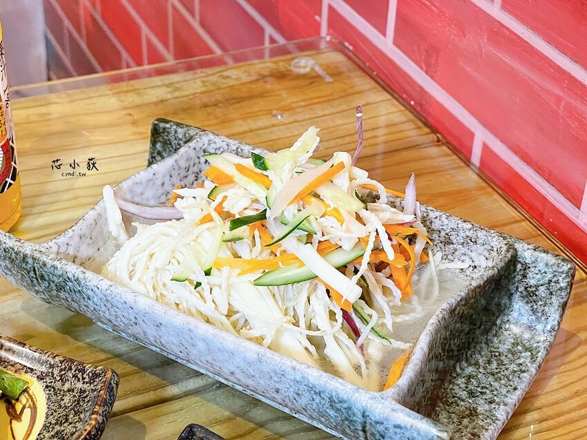 豪客居酒屋，宵夜能吃得到古早味窯烤雞的居酒屋，炭火柴燒串燒、燒烤、炸物，獨家分子冰淇淋 - Cyndi loves享食天堂