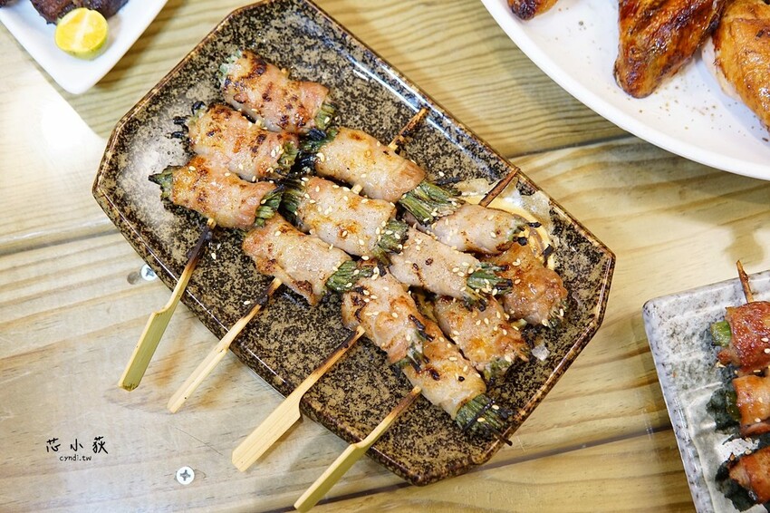 豪客居酒屋，宵夜能吃得到古早味窯烤雞的居酒屋，炭火柴燒串燒、燒烤、炸物，獨家分子冰淇淋 - Cyndi loves享食天堂