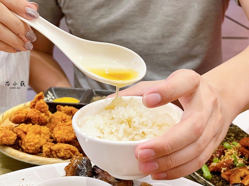 豪客居酒屋，宵夜能吃得到古早味窯烤雞的居酒屋，炭火柴燒串燒、燒烤、炸物，獨家分子冰淇淋 - Cyndi loves享食天堂