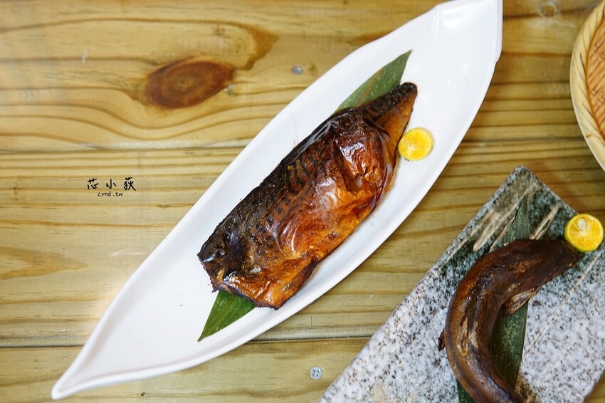 豪客居酒屋，宵夜能吃得到古早味窯烤雞的居酒屋，炭火柴燒串燒、燒烤、炸物，獨家分子冰淇淋 - Cyndi loves享食天堂