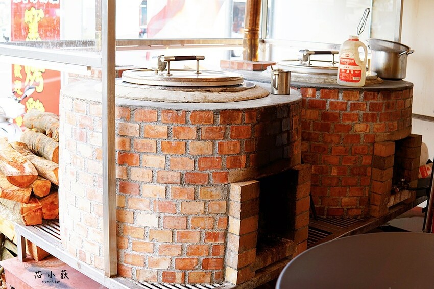 豪客居酒屋，宵夜能吃得到古早味窯烤雞的居酒屋，炭火柴燒串燒、燒烤、炸物，獨家分子冰淇淋 - Cyndi loves享食天堂